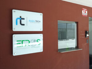 painel-de-vidro-para-entrada-de-escritorio