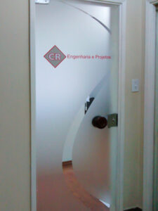 Adesivo para porta de empresa