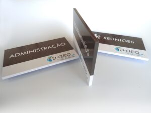 placa de sinalização para empresa