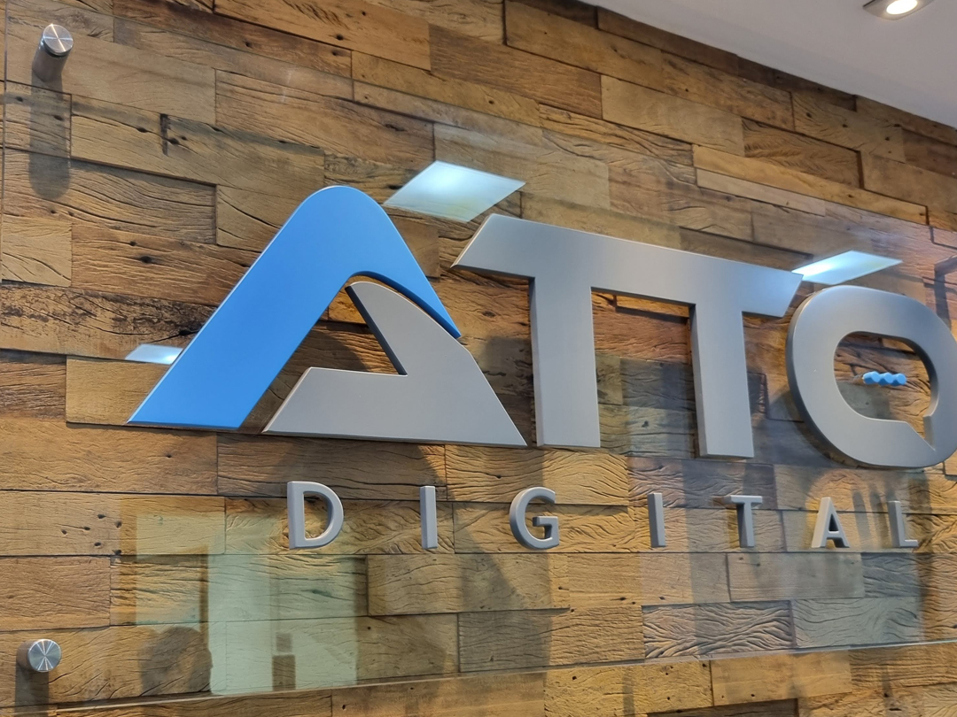 Placa para recepção com logotipo